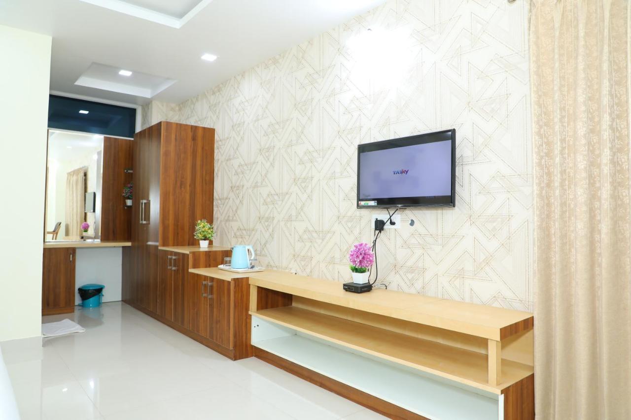 Hotel 8Th Mile Suites Bangalore Eksteriør bilde