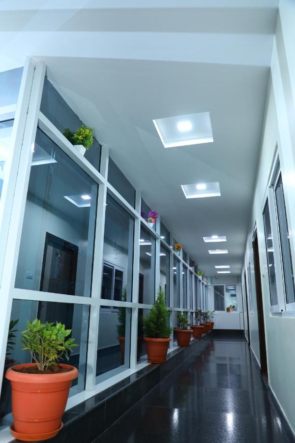 Hotel 8Th Mile Suites Bangalore Eksteriør bilde