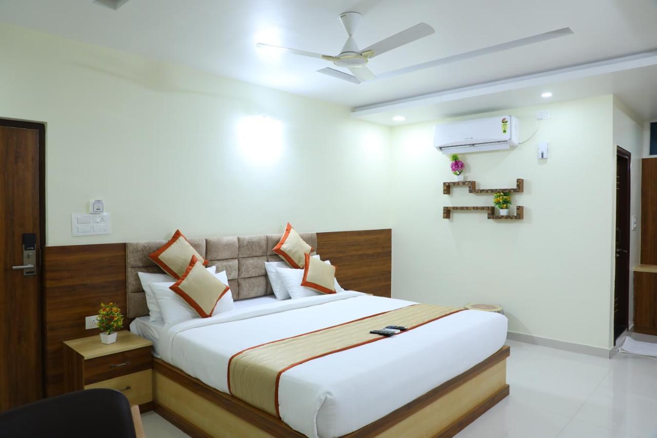 Hotel 8Th Mile Suites Bangalore Eksteriør bilde