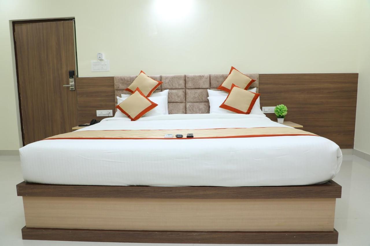 Hotel 8Th Mile Suites Bangalore Eksteriør bilde