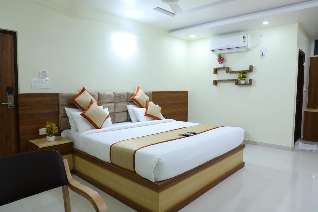 Hotel 8Th Mile Suites Bangalore Eksteriør bilde