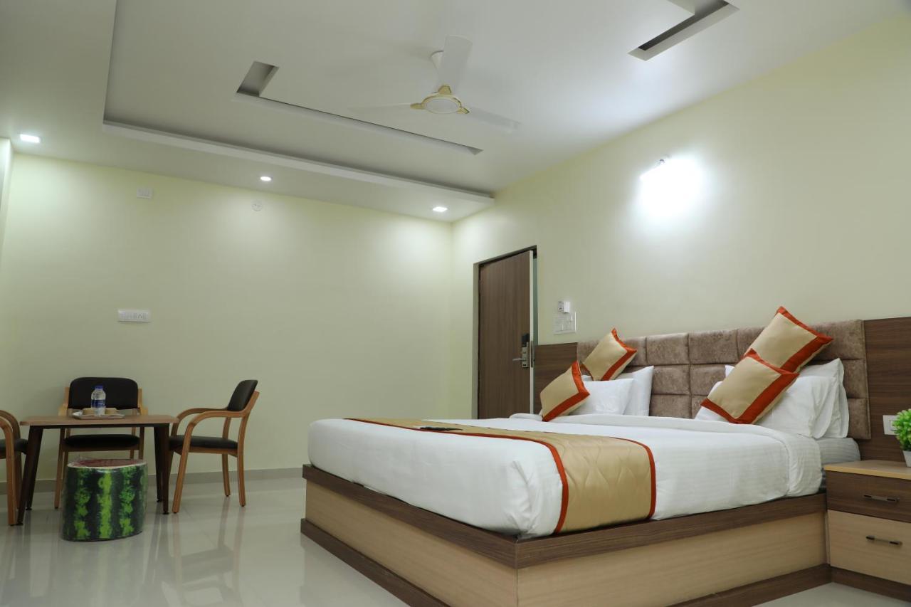 Hotel 8Th Mile Suites Bangalore Eksteriør bilde