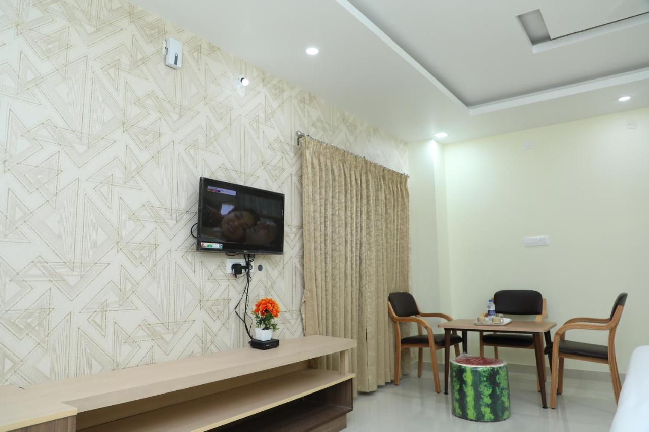Hotel 8Th Mile Suites Bangalore Eksteriør bilde