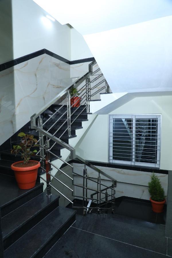Hotel 8Th Mile Suites Bangalore Eksteriør bilde