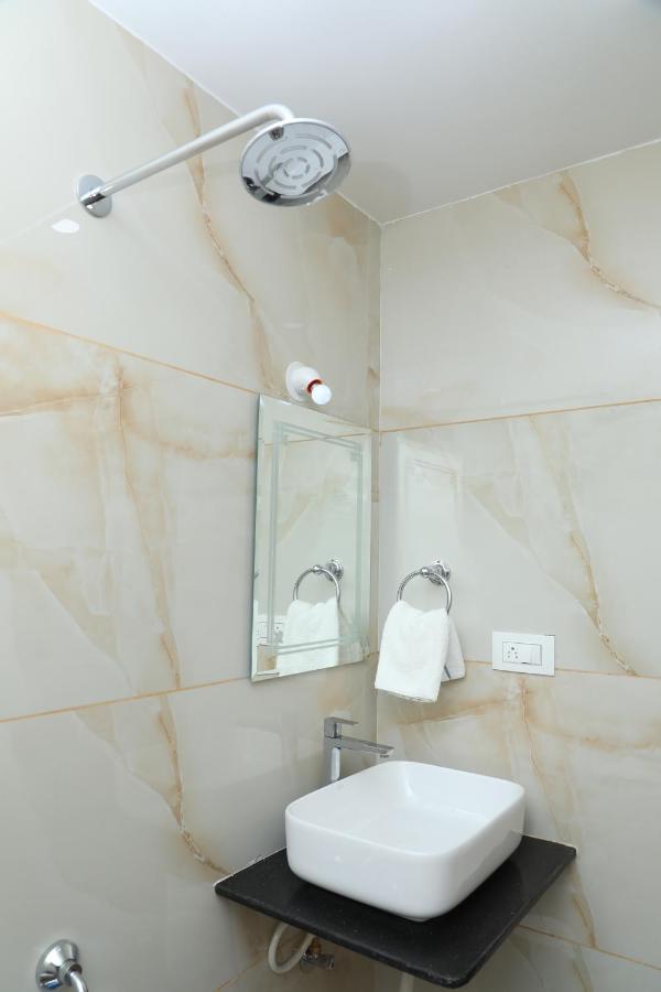 Hotel 8Th Mile Suites Bangalore Eksteriør bilde