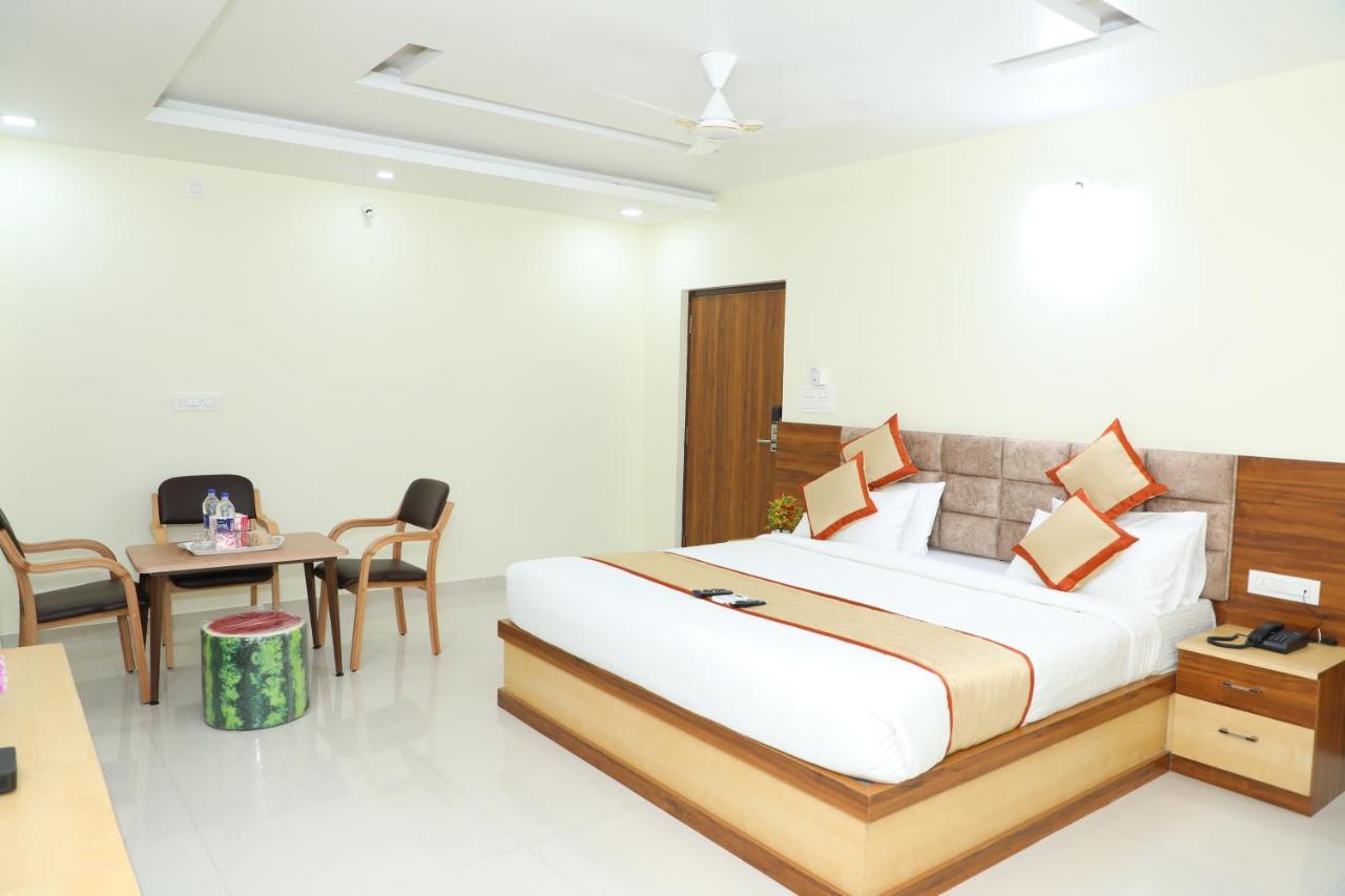 Hotel 8Th Mile Suites Bangalore Eksteriør bilde
