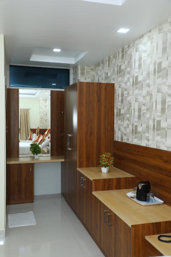 Hotel 8Th Mile Suites Bangalore Eksteriør bilde